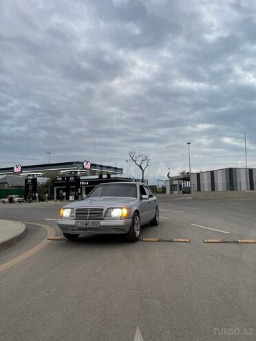 Mercedes E 200 1993, 500,562 km - 2.0 l - Xudat