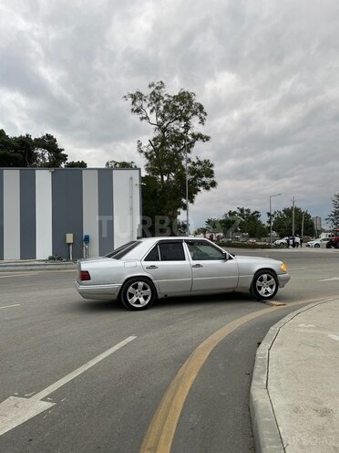 Mercedes E 200 1993, 500,562 km - 2.0 l - Xudat