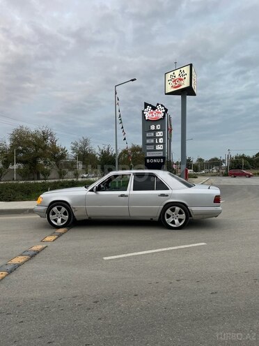 Mercedes E 200 1993, 500,562 km - 2.0 l - Xudat
