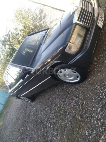 Mercedes 190 1992, 350,000 km - 2.0 l - Ucar