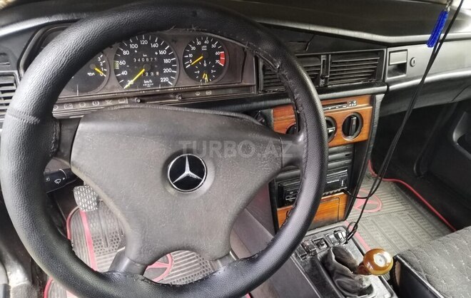 Mercedes 190 1992, 350,000 km - 2.0 l - Ucar
