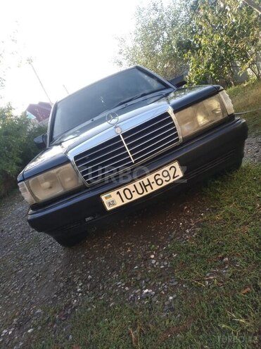 Mercedes 190 1992, 350,000 km - 2.0 l - Ucar