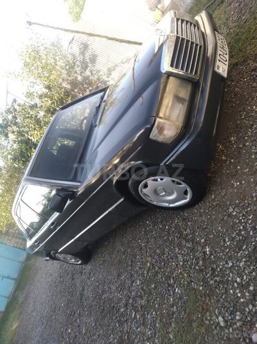 Mercedes 190 1992, 350,000 km - 2.0 l - Ucar