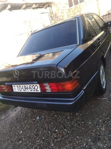 Mercedes 190 1992, 350,000 km - 2.0 l - Ucar