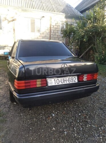 Mercedes 190 1992, 350,000 km - 2.0 l - Ucar