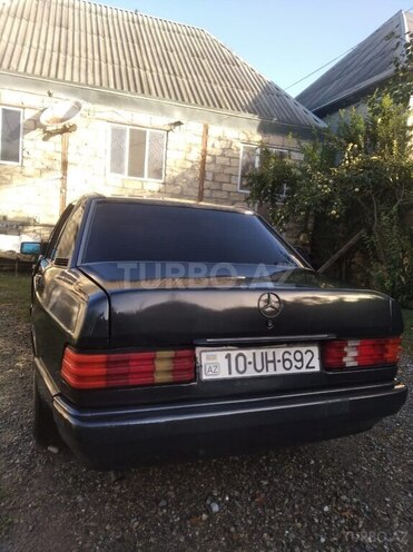 Mercedes 190 1992, 350,000 km - 2.0 l - Ucar