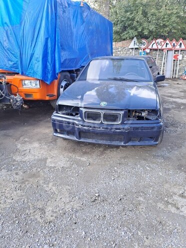 BMW 318 1994, 361,419 km - 1.8 l - Şəki