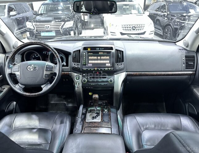Toyota Land Cruiser-8