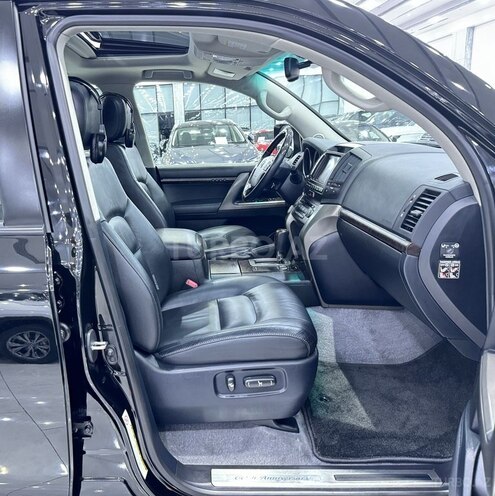 Toyota Land Cruiser-12