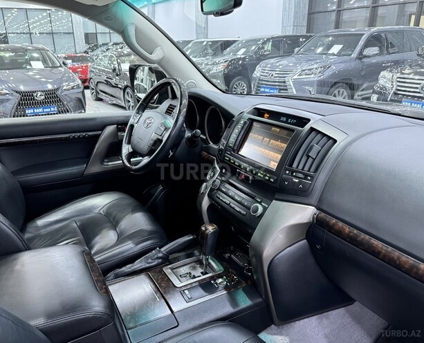 Toyota Land Cruiser-10
