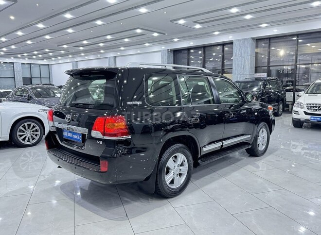 Toyota Land Cruiser-6