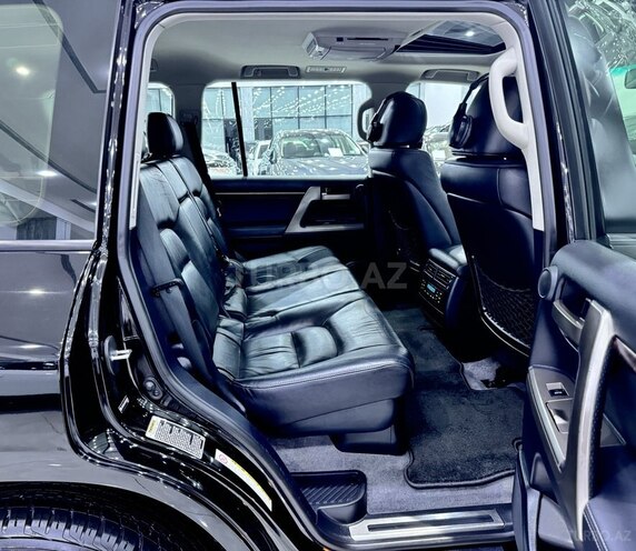 Toyota Land Cruiser-13