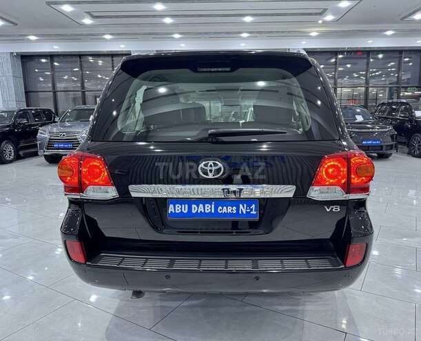 Toyota Land Cruiser-7