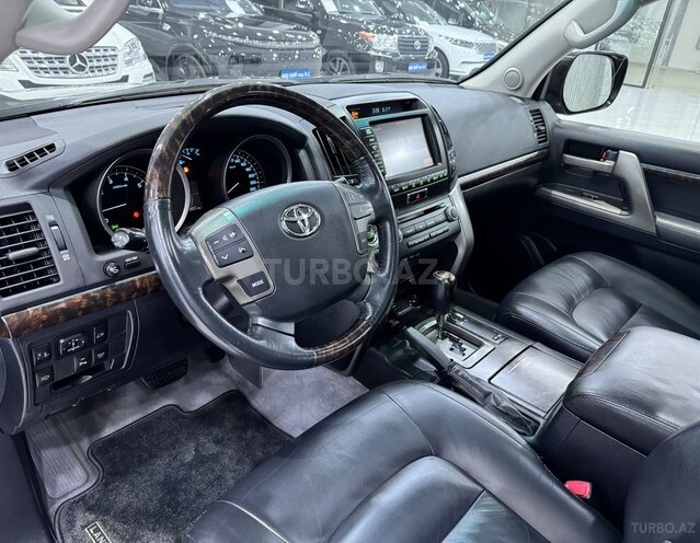 Toyota Land Cruiser-9