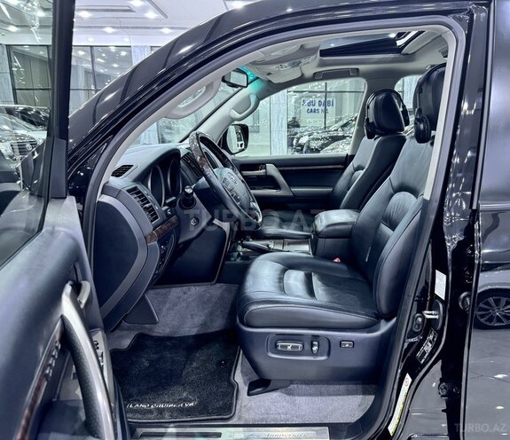 Toyota Land Cruiser-11