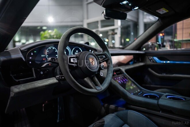 Porsche Taycan Turbo GT-13