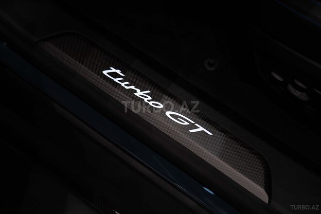 Porsche Taycan Turbo GT-19