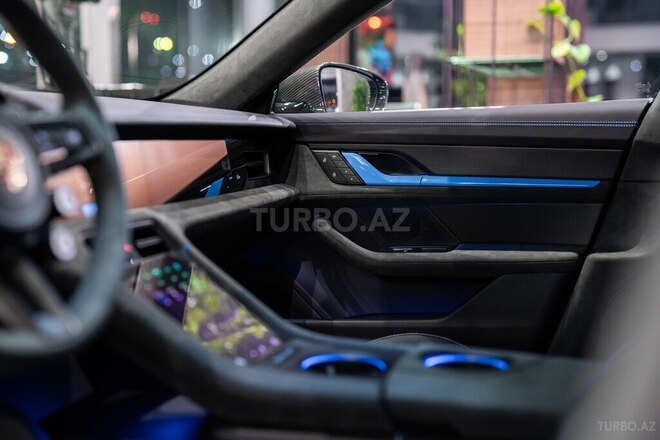 Porsche Taycan Turbo GT-17