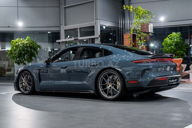 Porsche Taycan Turbo GT-6