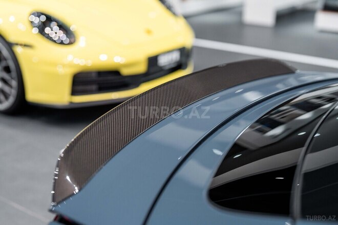 Porsche Taycan Turbo GT-11