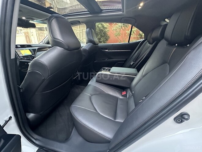 Toyota Camry-15