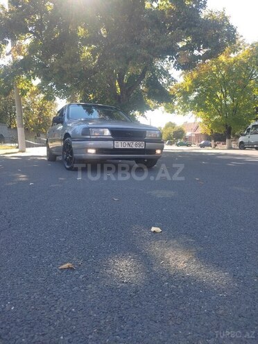 Opel Vectra 1995, 278,000 km - 1.8 л - Qax