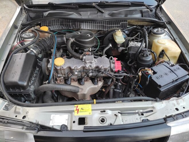 Opel Vectra 1995, 278,000 km - 1.8 л - Qax