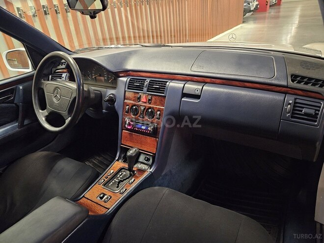 Mercedes E 230 1996, 284,500 km - 2.3 л - Gəncə