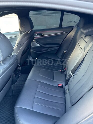 BMW 530e-16