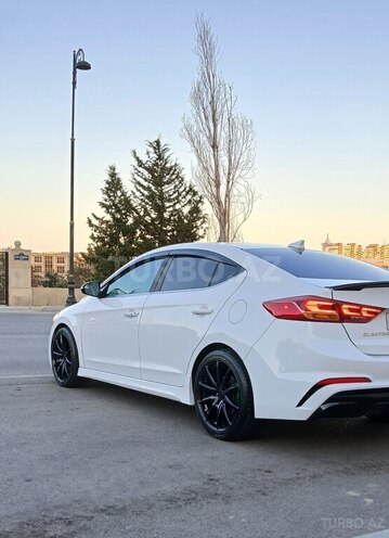 Hyundai Elantra 2017, 80,000 km - 1.6 l - Bakı