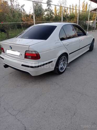 BMW 530 2001, 355,000 km - 3.0 л - Ucar