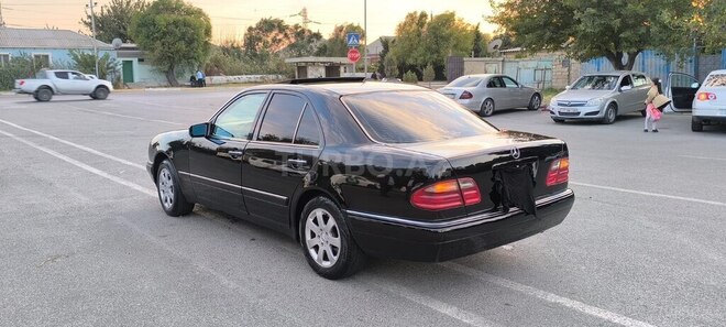 Mercedes E 320 1998, 135,504 km - 3.2 l - Sumqayıt