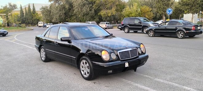 Mercedes E 320 1998, 135,504 km - 3.2 l - Sumqayıt