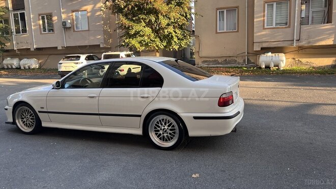 BMW 525 2001, 391,000 km - 2.5 l - Zaqatala
