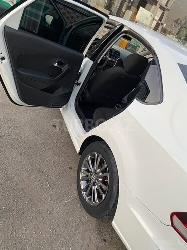 Volkswagen Polo 2018, 402,336 km - 1.6 l - Bərdə
