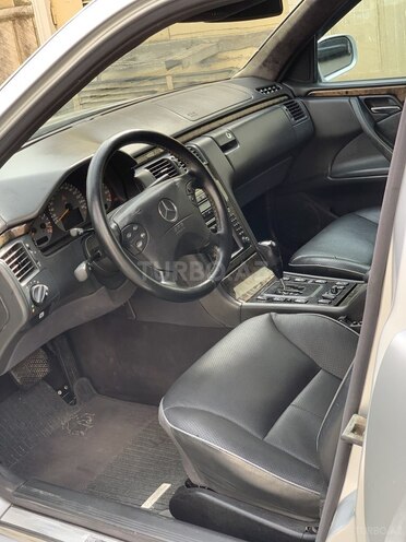 Mercedes E 320 2001, 384,213 km - 3.2 l - Bakı