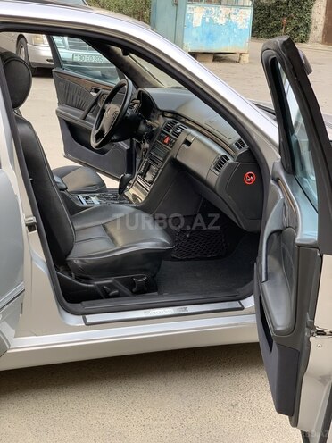 Mercedes E 320 2001, 384,213 km - 3.2 l - Bakı