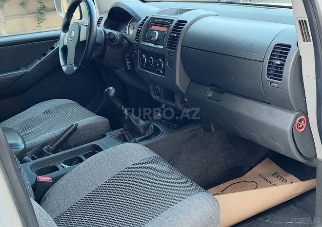 Nissan Navara 2013, 287,400 km - 2.5 l - Bakı