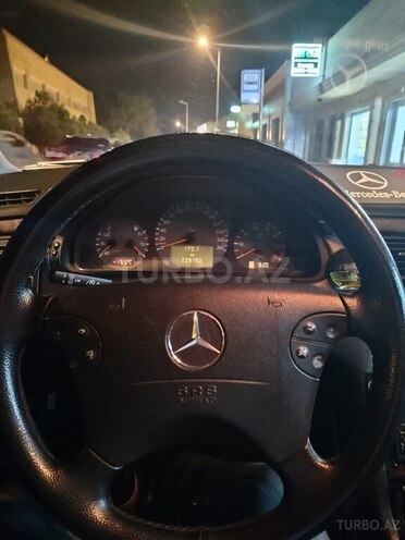 Mercedes E 240 2000, 220,000 km - 2.4 l - Bakı
