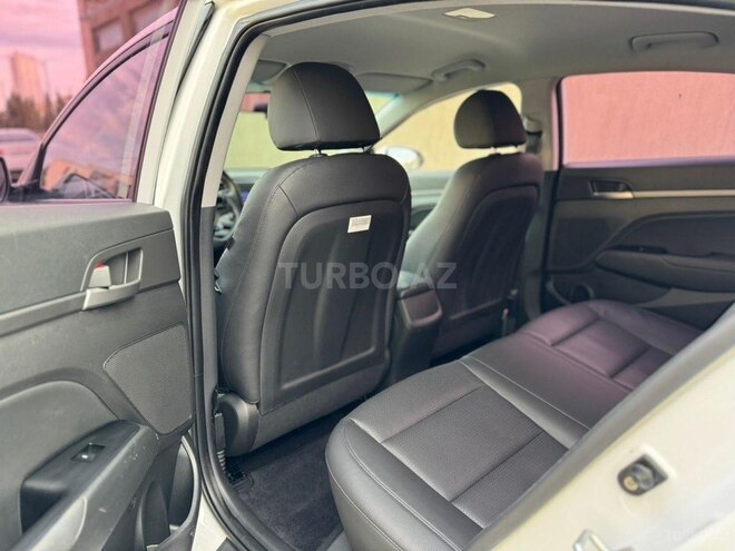 Hyundai Avante 2016, 176,834 km - 1.6 л - Bakı