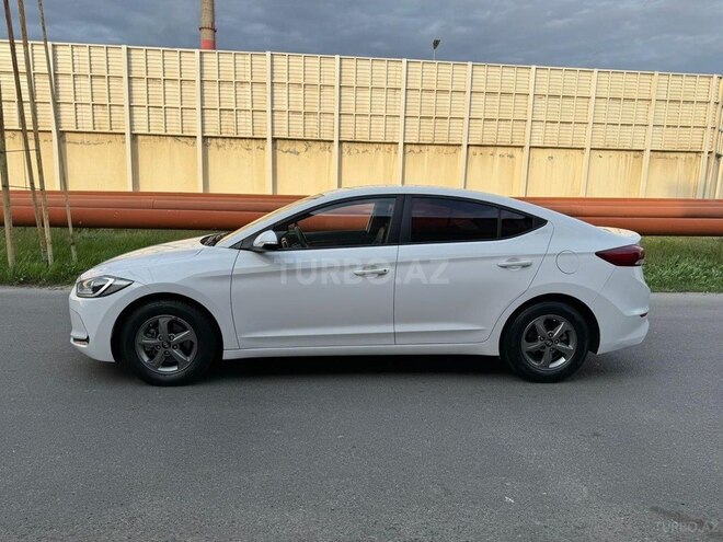 Hyundai Avante 2016, 176,834 km - 1.6 л - Bakı