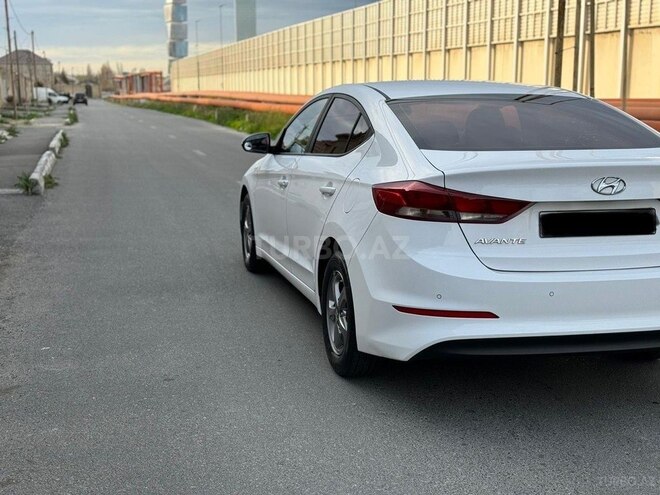 Hyundai Avante 2016, 176,834 km - 1.6 л - Bakı