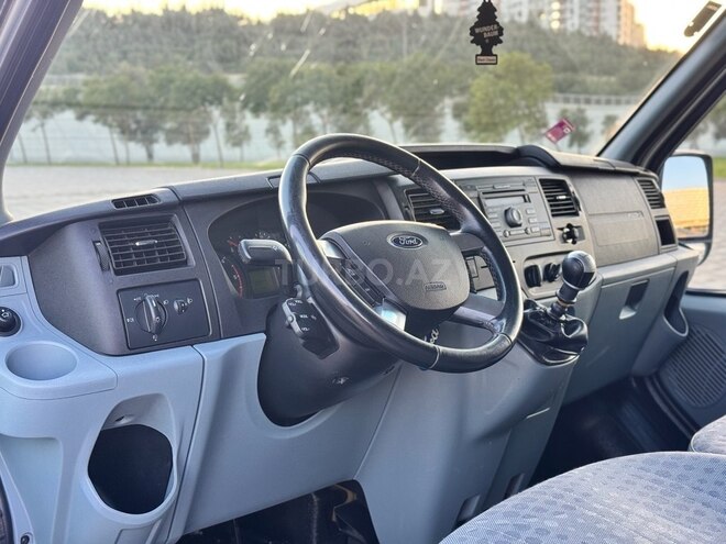 Ford Transit-6