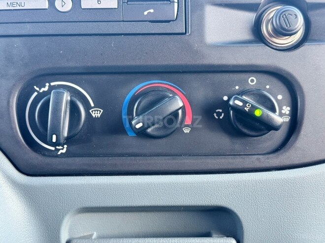 Ford Transit-13