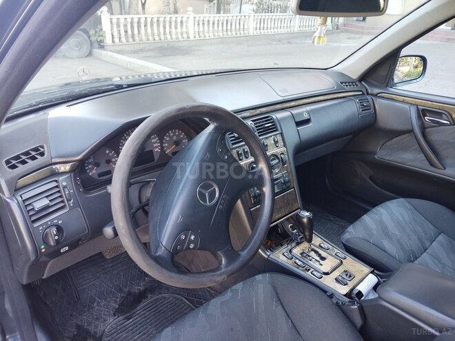 Mercedes E 240 2000, 334,000 km - 2.4 l - Gəncə
