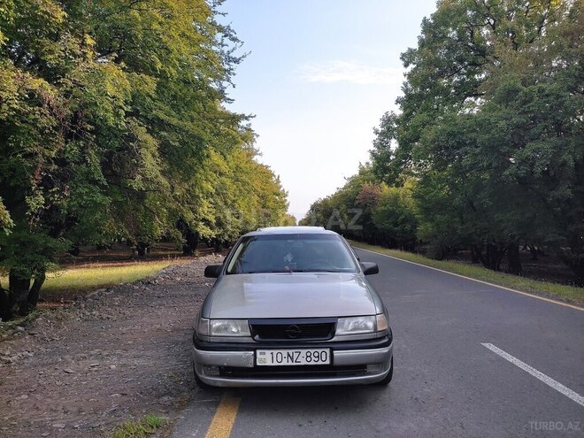 Opel Vectra 1995, 278,000 km - 1.8 л - Qax