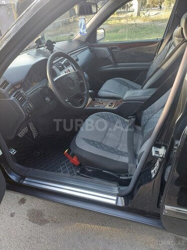 Mercedes E 280 1998, 335,555 km - 2.8 l - Mingəçevir