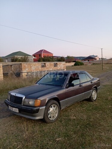 Mercedes 190 1992, 335,000 km - 2.0 l - Qax