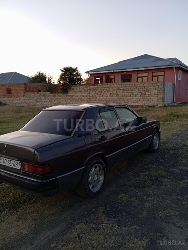 Mercedes 190 1992, 335,000 km - 2.0 l - Qax
