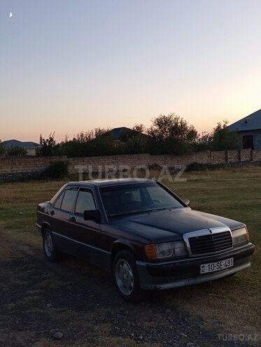 Mercedes 190 1992, 335,000 km - 2.0 l - Qax